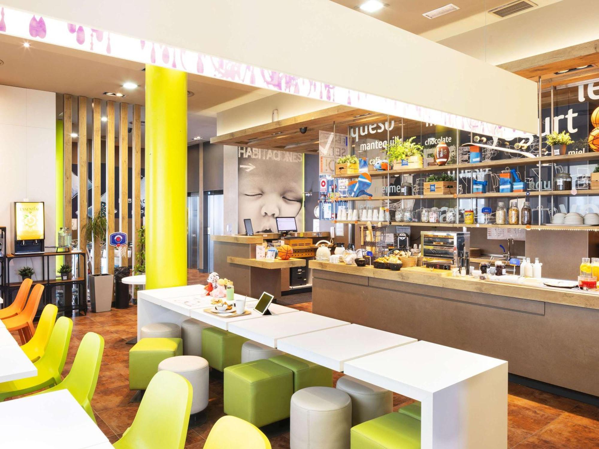 Ibis Budget Sevilla Aeropuerto Luaran gambar